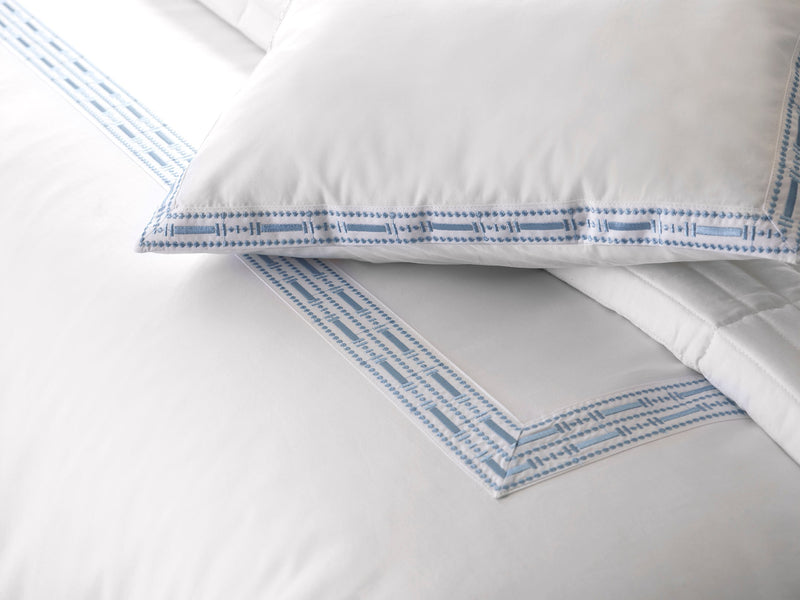 400TC Percale Embroidered Duvet Cover | Amalia Home Memória | Eichholtzmiami.com